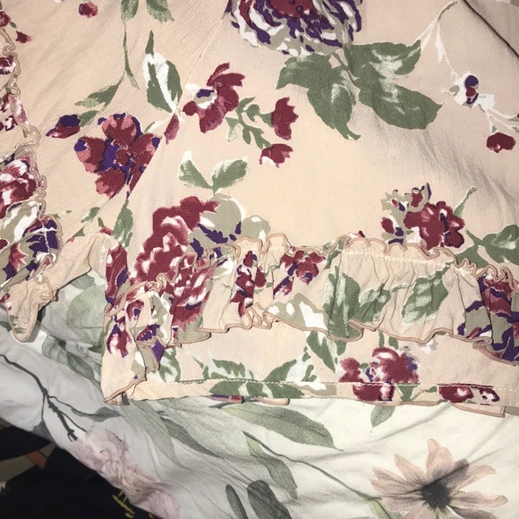 Floral romper with deep v neck - Picture 5 of 6